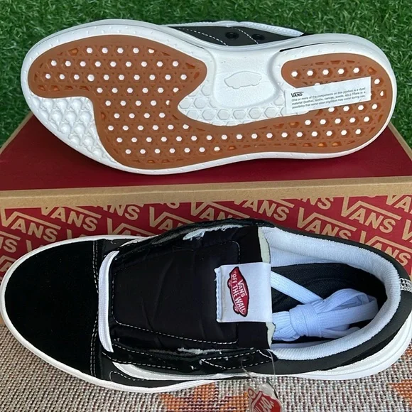 Vans WMNS Oid Skool Over
Black/White
VN0A7Q5EBA2
Sneakers Platforms - Picture 5 of 16